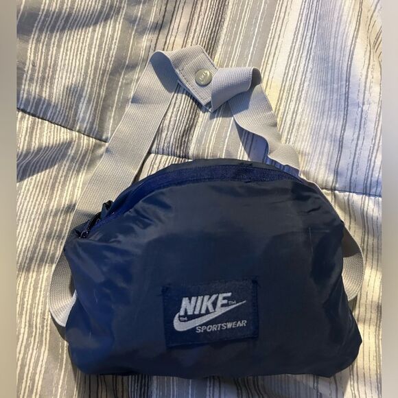 Vintage NIKE windbreaker - Picture 3 of 5